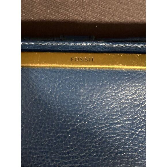 Nice blue Fossil Liza Multifunction wallet preowned condition - Picture 6 of 6